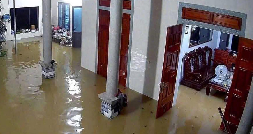 Hà Tĩnh mưa trắng trời trên 600mm/ngày, 3 tỉnh Trung Bộ nguy cơ lũ quét, sạt lở