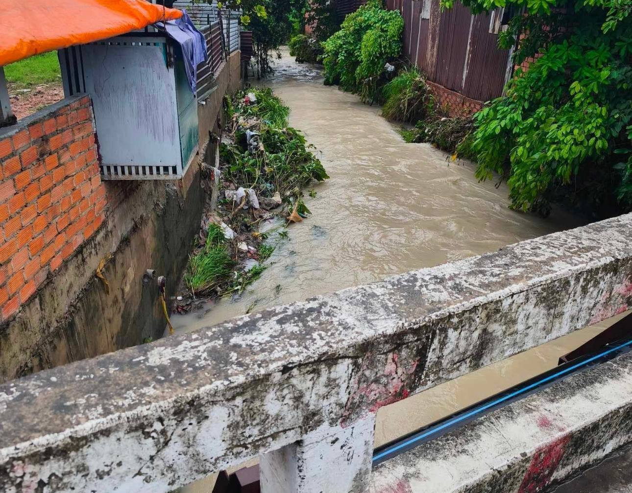 Tìm thấy thi thể bé gái bị nước cuốn trong mưa lớn ở Đồng Nai