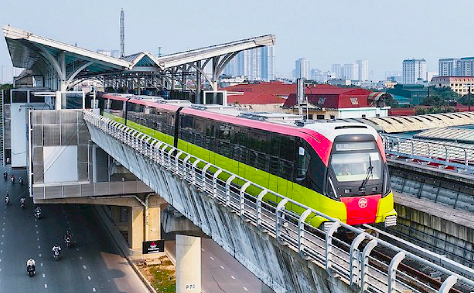 Đường sắt trên cao chạy xuyên đêm phục vụ người dân xem tổng duyệt A80