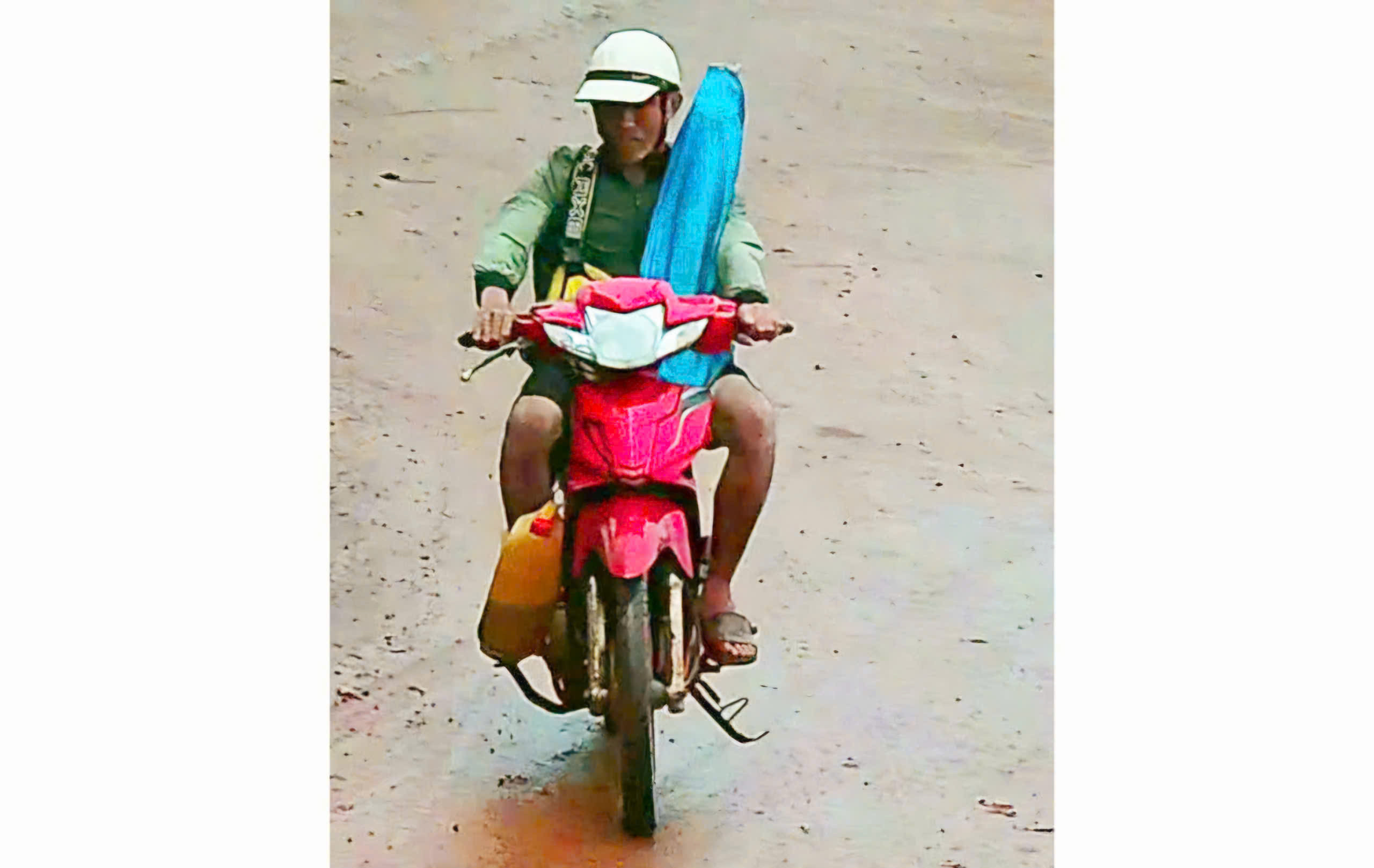 Truy bắt người đàn ông nghi trộm xe máy đâm bị thương 2 cán bộ công an