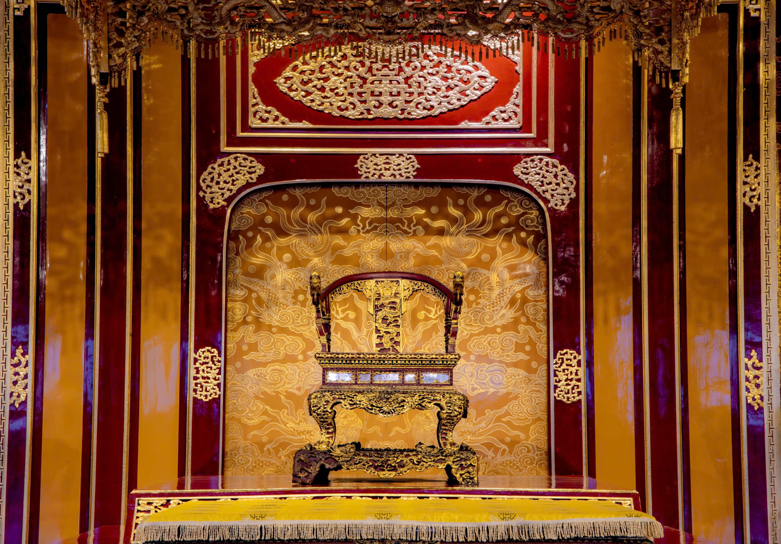 Bảo vật ngai vua triều Nguyễn bị phá hoại: TP Huế báo cáo gì với Bộ VHTT&DL?