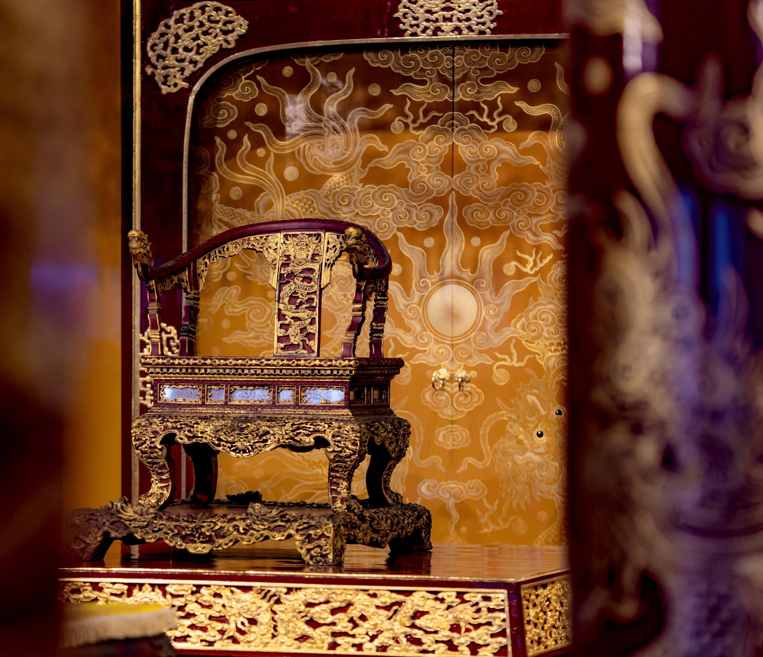 Bảo vật ngai vua triều Nguyễn bị phá hoại: Cho thôi việc 2 bảo vệ, kiểm điểm ban giám đốc