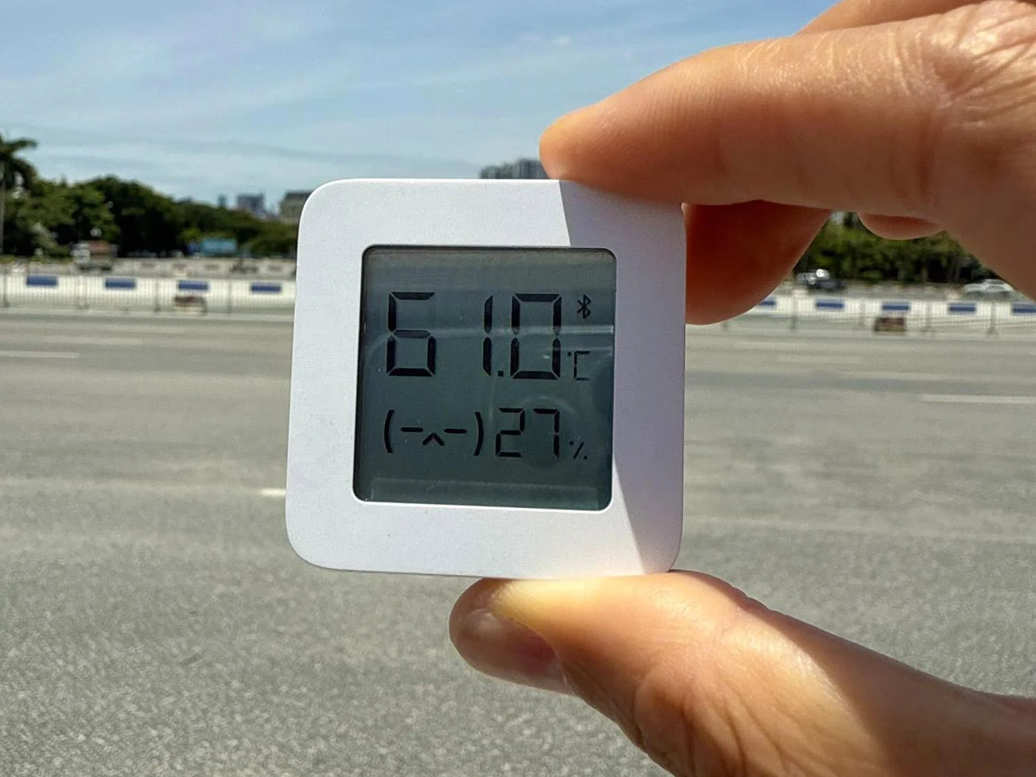 Nắng nóng ngoài trời hơn 60°C, người lao động quay cuồng mưu sinh