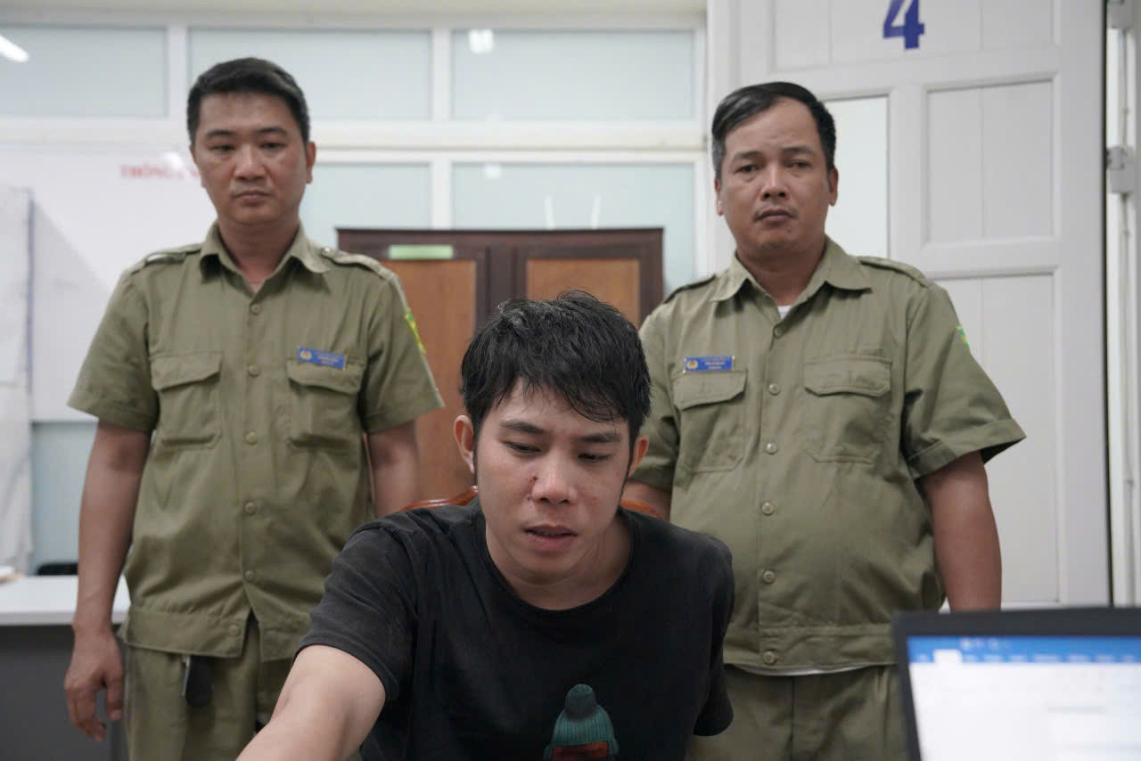 Bắt gã đàn ông đột nhập nhà dân ở Huế, dùng dao uy hiếp cướp vàng