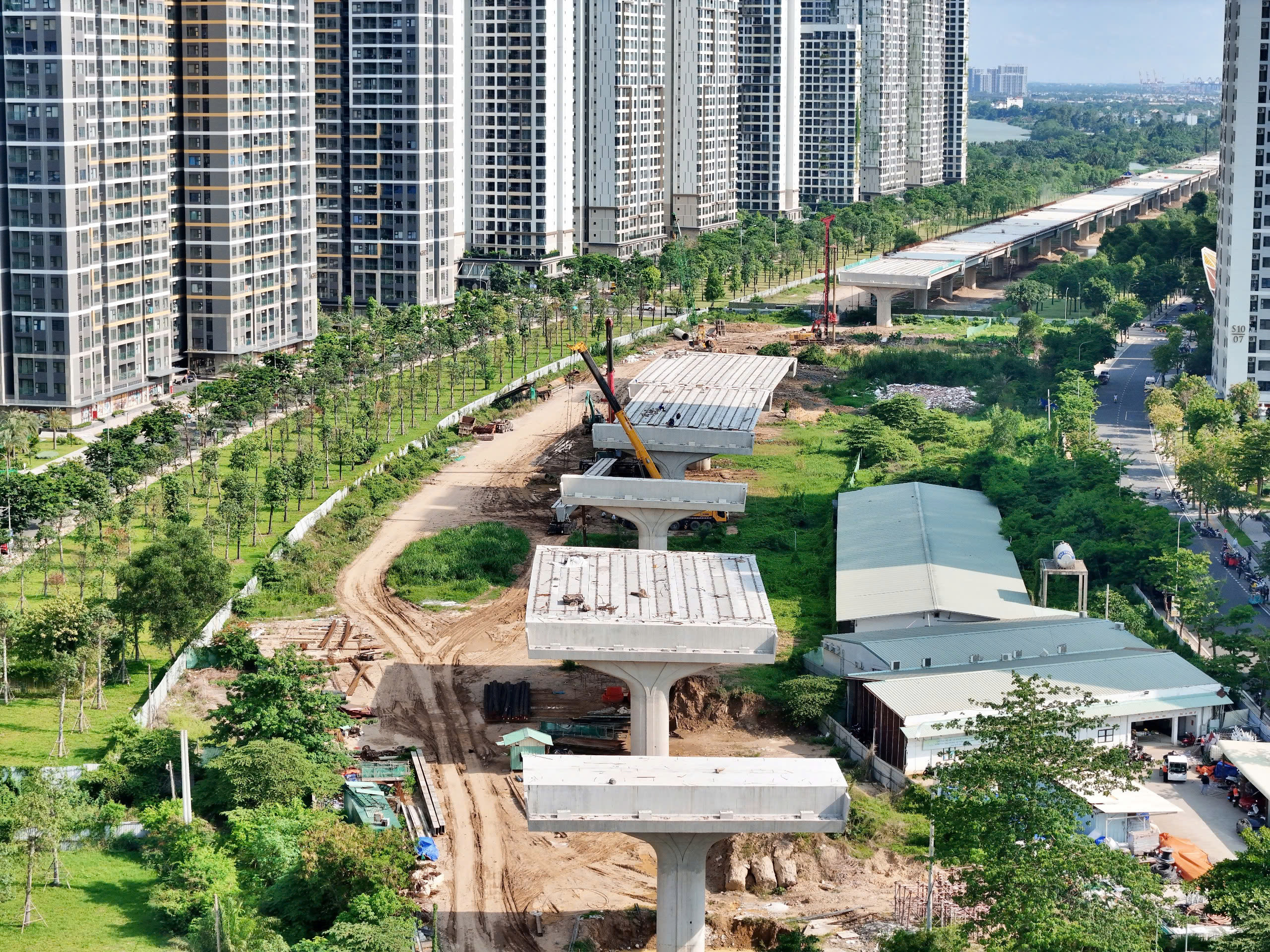 Toàn cảnh gần 14 km đường Vành đai 3 qua Thủ Đức tăng tốc về đích