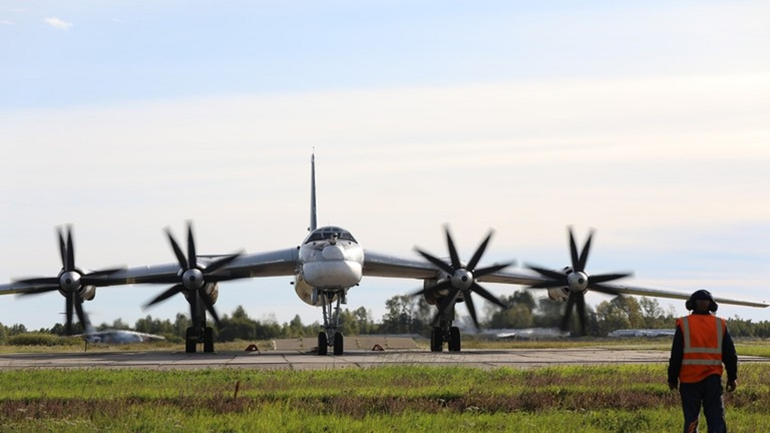 Nga: Vụ tấn công bằng drone của Ukraine không phá hủy được máy bay nào