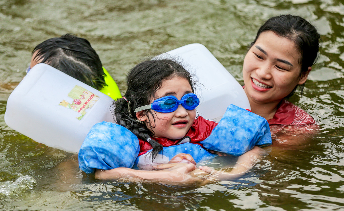 Cuối tuần, miền Bắc và miền Trung lại nắng 'đổ lửa'