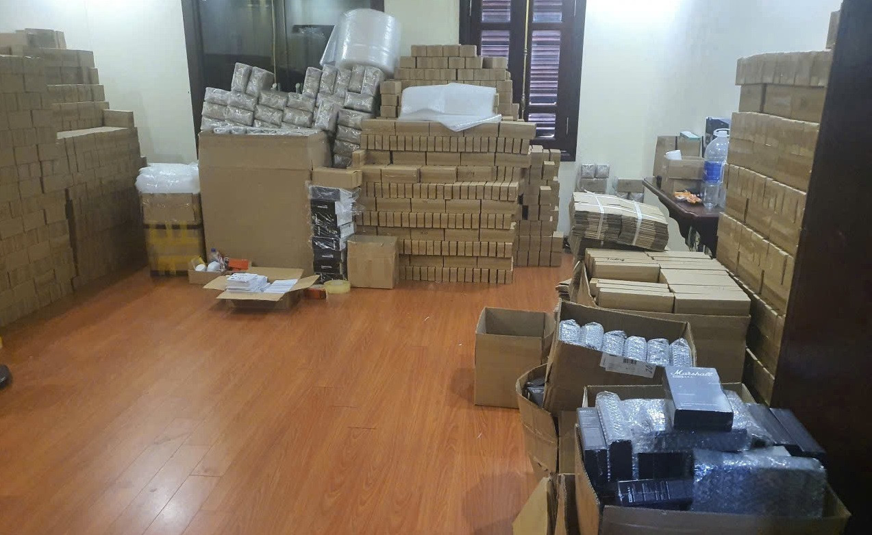 Phá đường dây buôn bán thiết bị điện tử giả Marshall, Omega, Orient trị giá 22 tỷ đồng