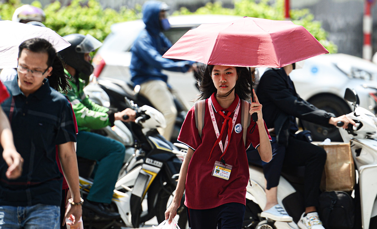 Dự báo thời tiết 10 ngày tới: Hà Nội đón hai đợt nóng bức, mưa nắng đan xen