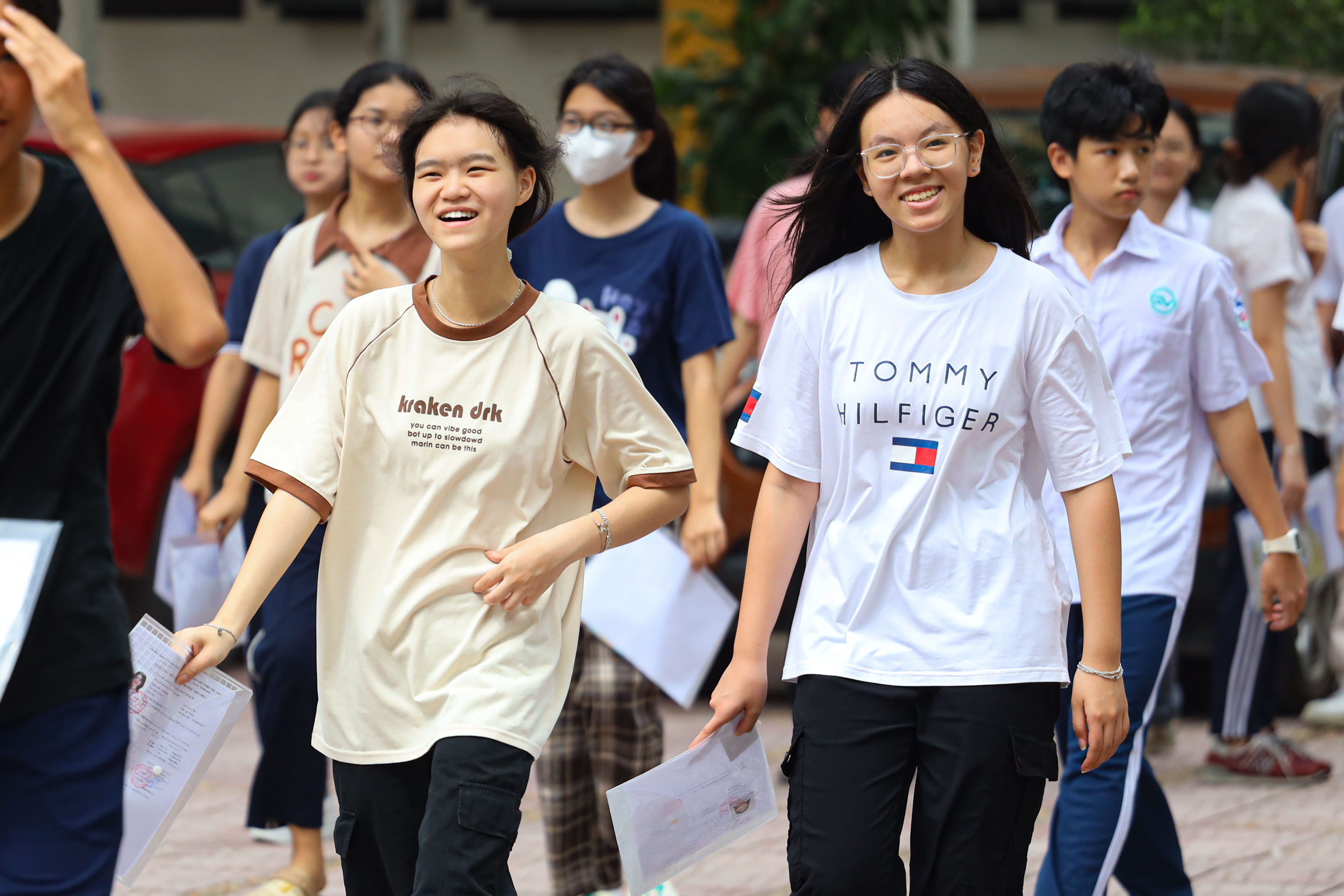 Ngày cuối thi lớp 10 công lập, sĩ tử lo đề Toán 'khó nhằn'