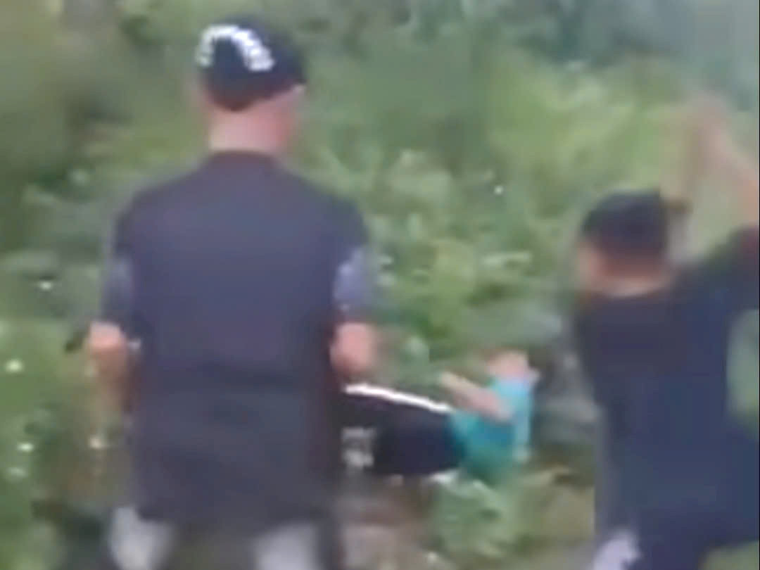 Làm rõ clip nam sinh ở Bình Định bị đánh hội đồng dã man dù quỳ gối van xin