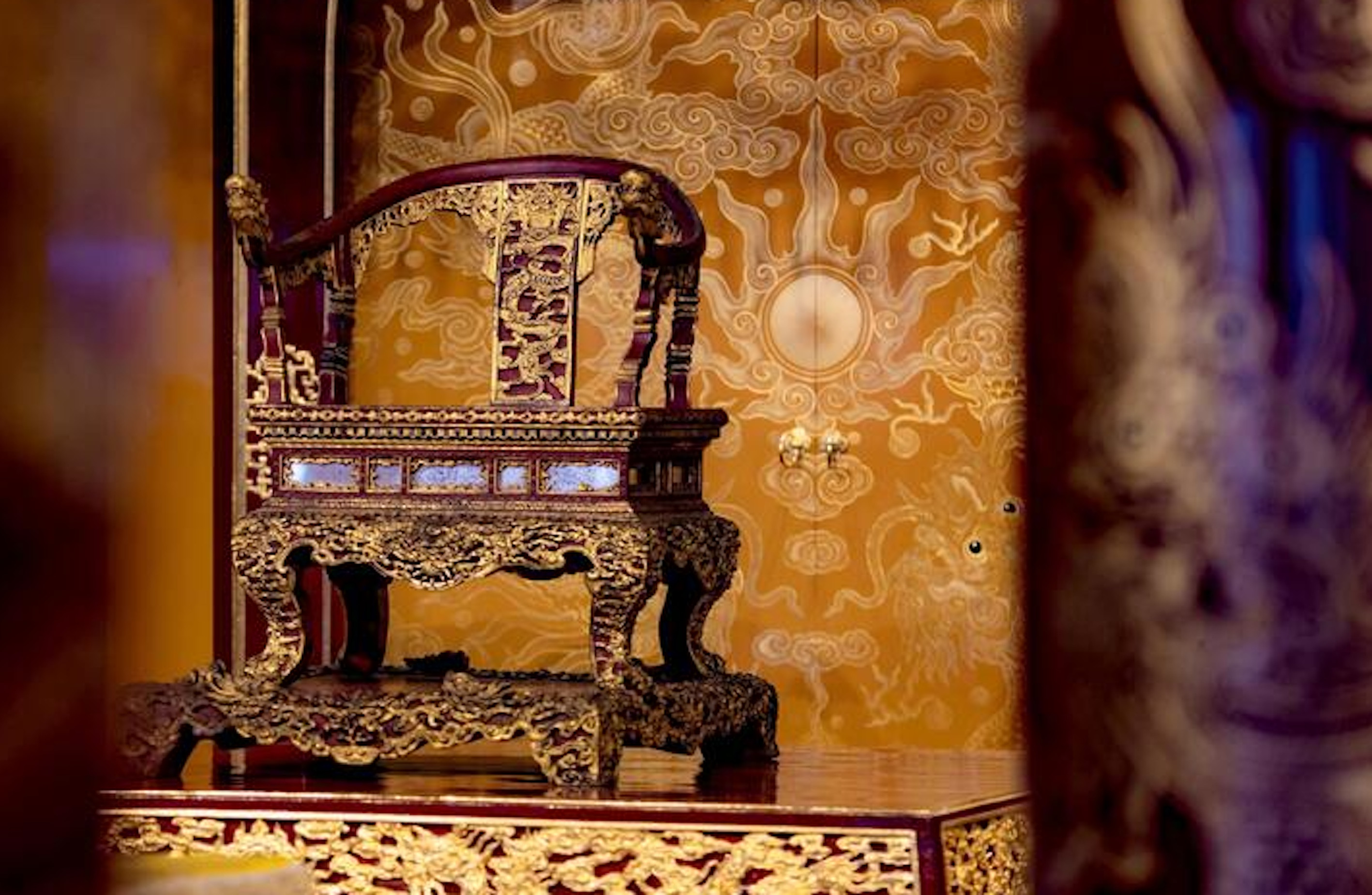 Bảo vật ngai vua triều Nguyễn bị phá hoại: Phương án phục chế thế nào?