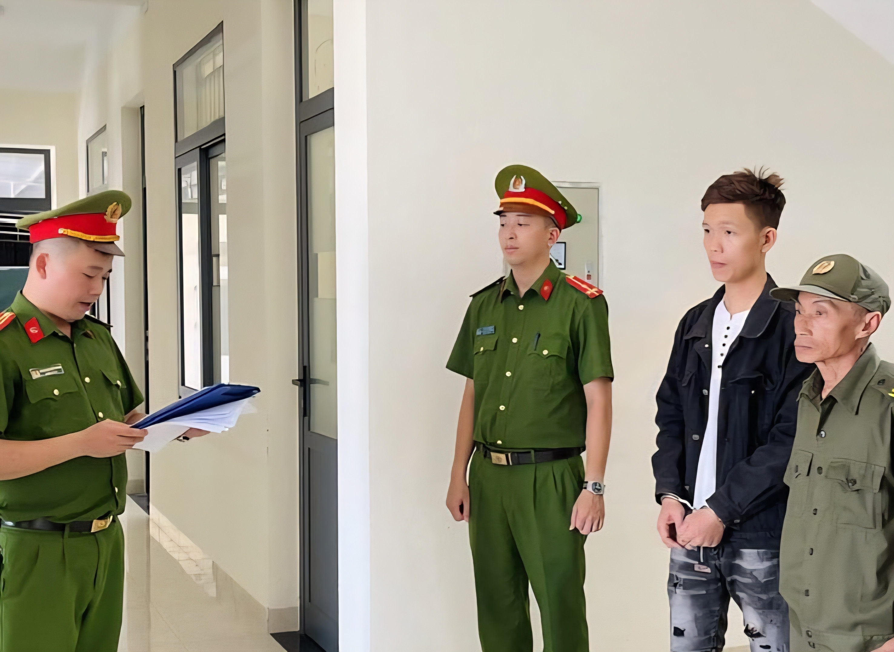 Bắt gã đàn ông sang Campuchia cho thuê tài khoản ngân hàng để 'rửa tiền'