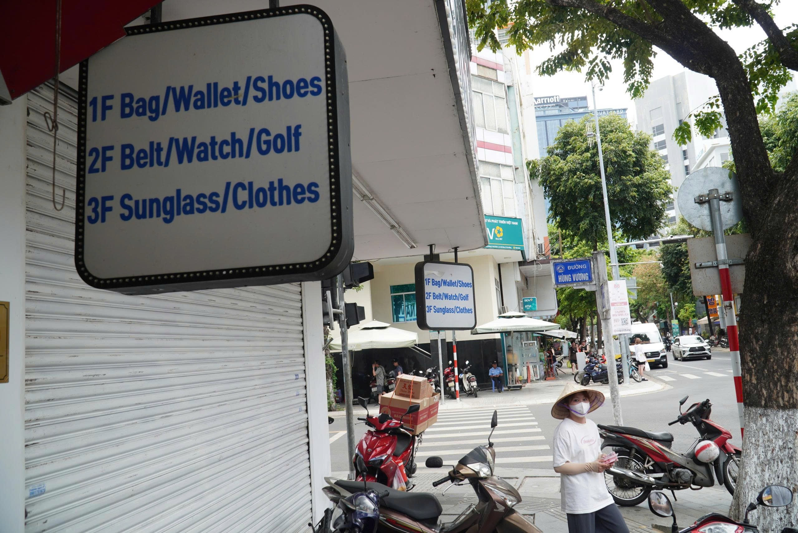 Lo sợ bị kiểm tra, khắp nơi tiểu thương 'cửa đóng then cài'