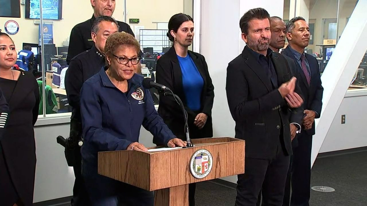 Los Angeles ban hành lệnh giới nghiêm