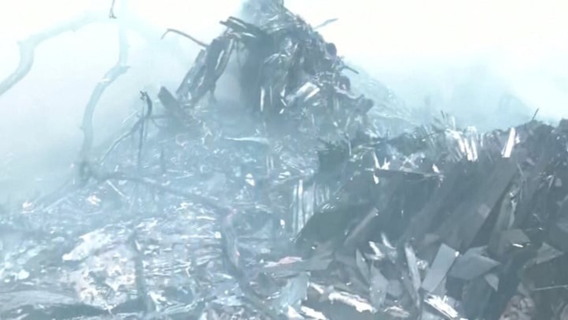 Thảm hoạ máy bay chở 242 người rơi ở Ấn Độ: Có thể không còn ai sống sót