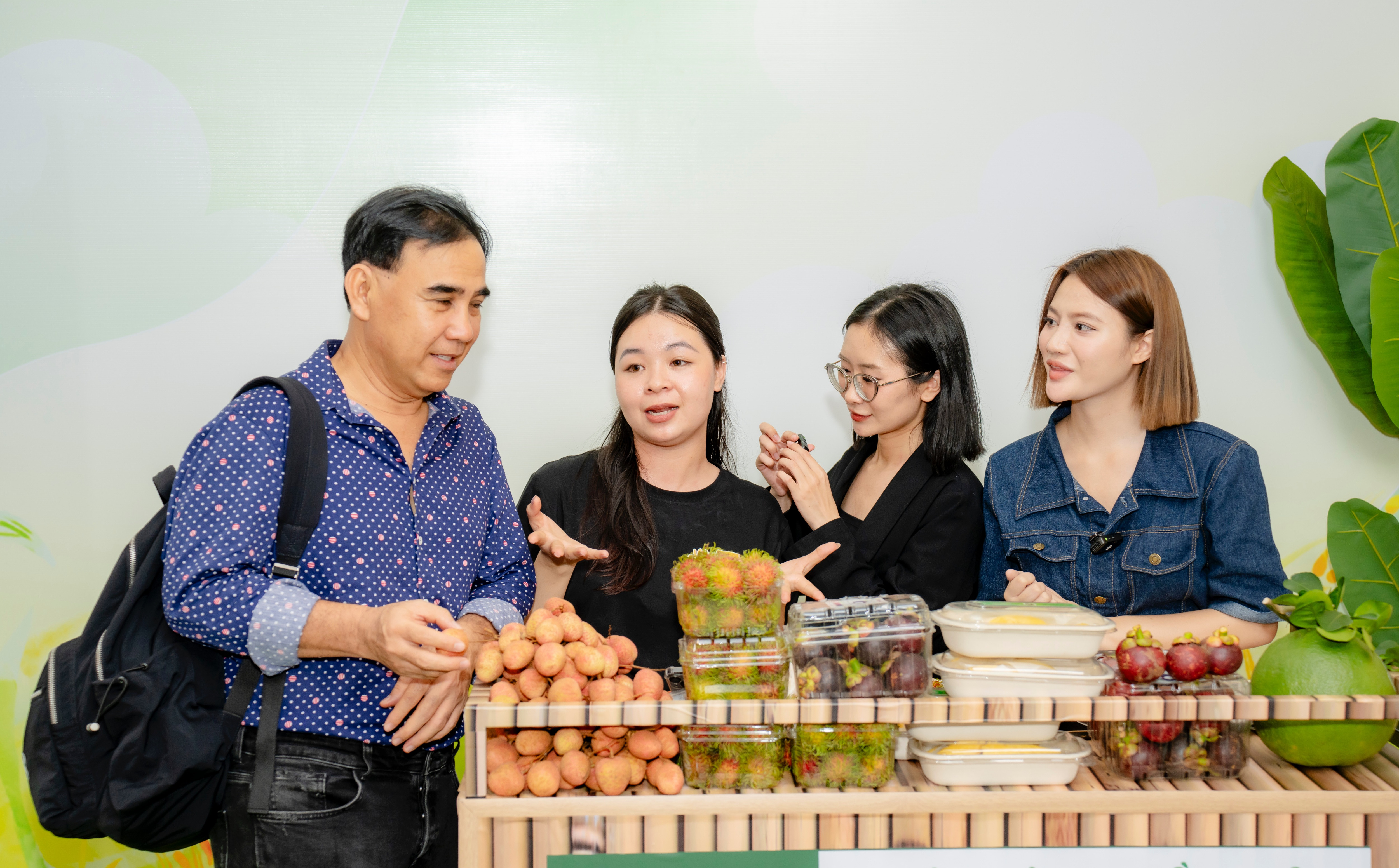 Quyền Linh: Tôi hạnh phúc khi được hỗ trợ nông dân làm giàu