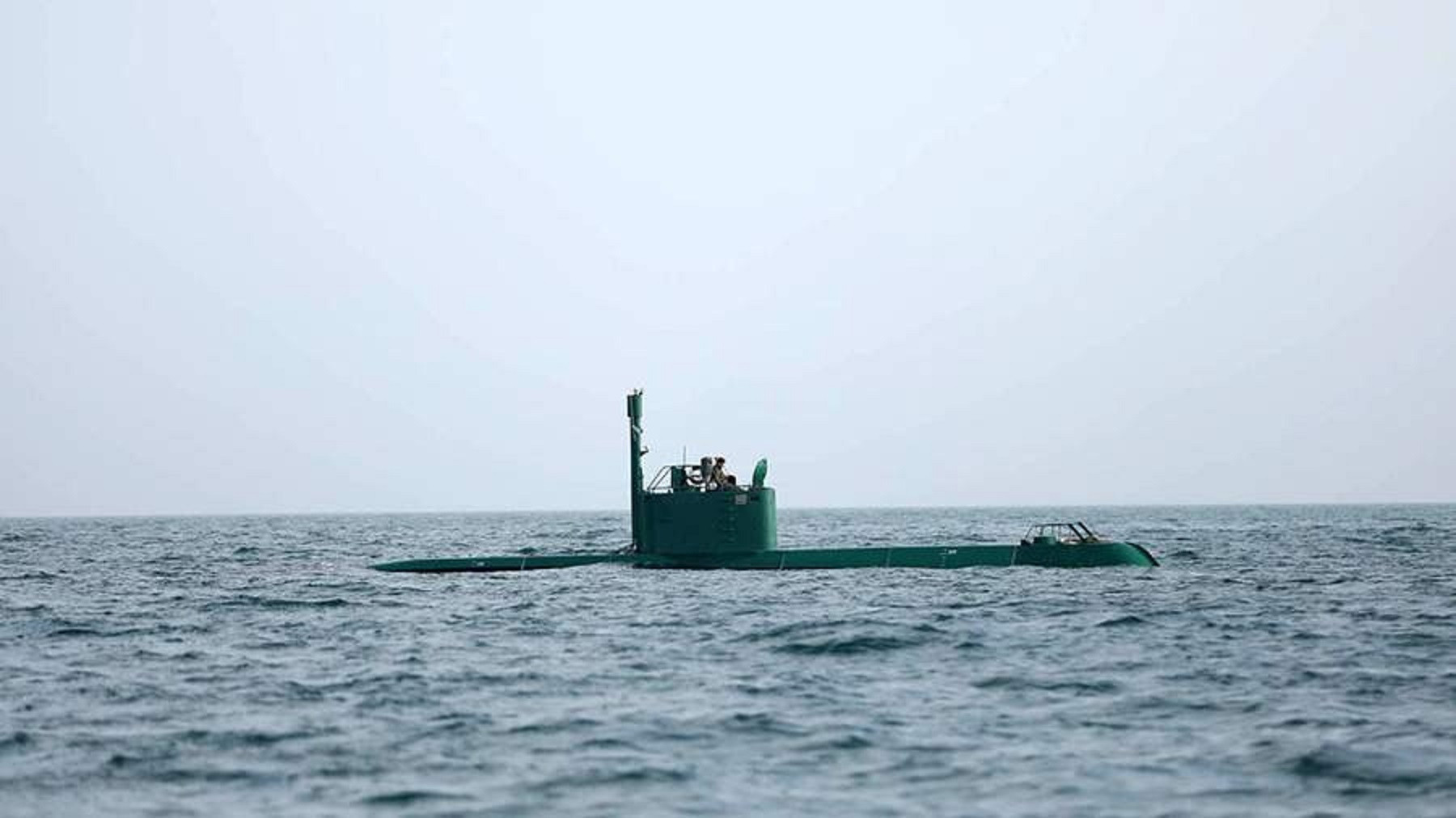 Iran lần đầu dùng tên lửa phóng từ tàu ngầm tấn công Israel 