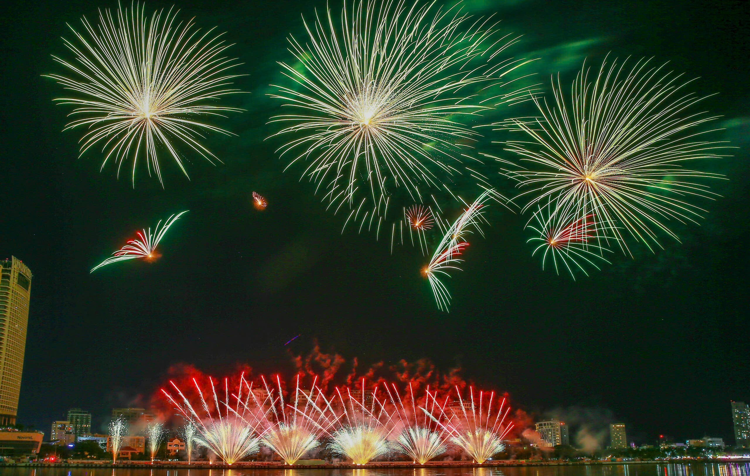 Hai siêu cường pháo hoa Canada và Trung Quốc đọ tài trong đêm thứ 3 DIFF 2025