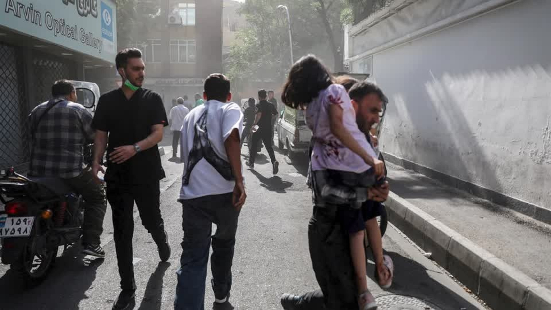 Xung đột Israel - Iran: Người dân hai nước cảm thấy bất định