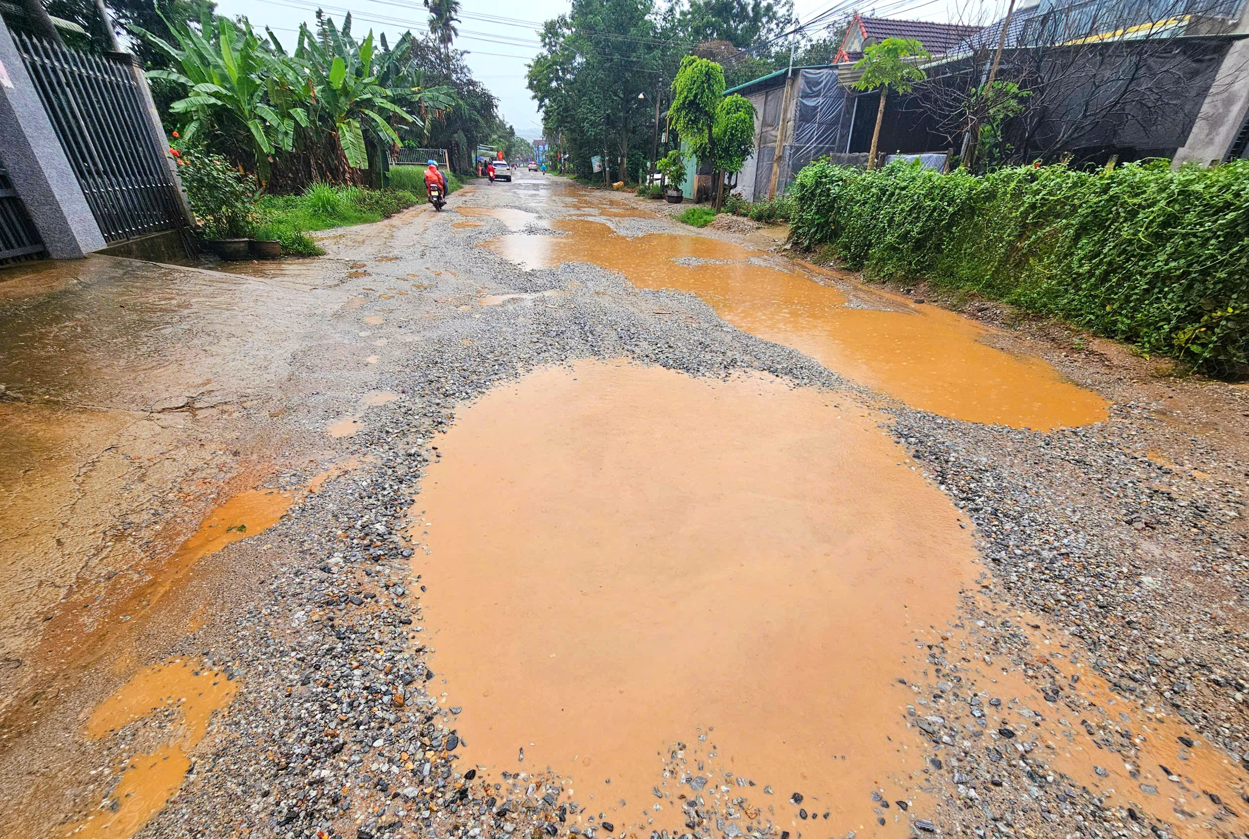 Chủ tịch tỉnh Bình Định yêu cầu sửa đường hư hỏng do thi công cao tốc Bắc - Nam