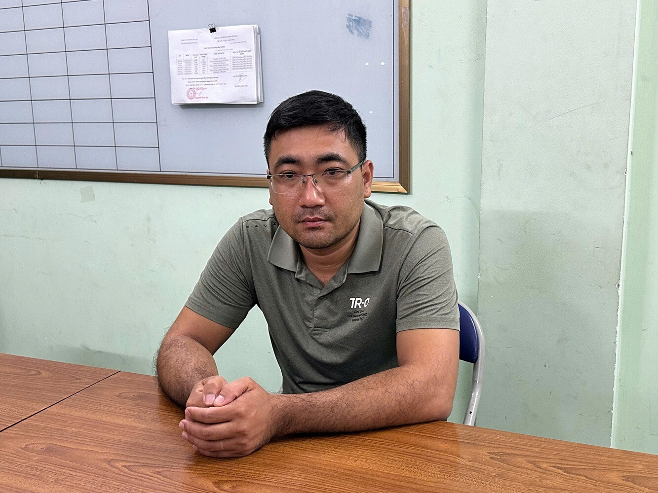 Bắt khẩn cấp người đạp ngã nữ tài xế xe ôm trên đường ở Bình Dương