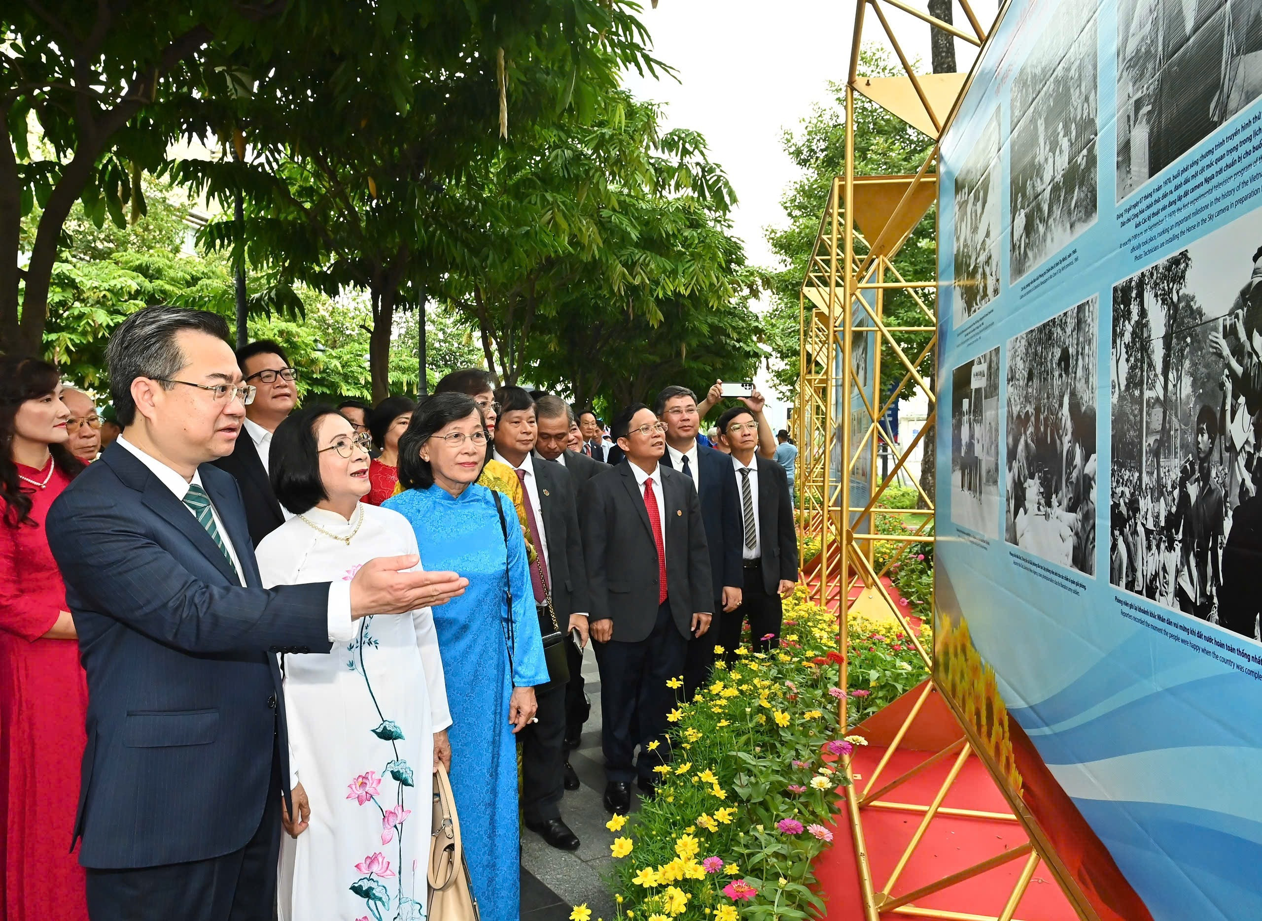 Khai mạc triển lãm ảnh 100 năm Báo chí cách mạng Việt Nam
