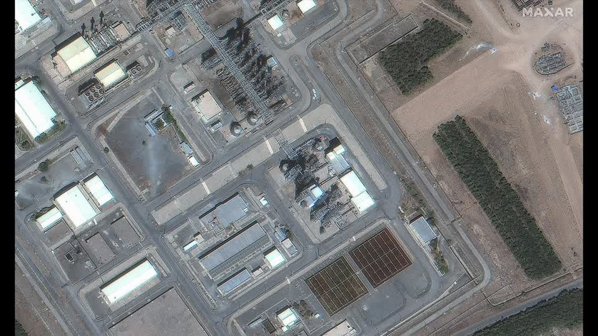 Israel không kích lò phản ứng nước nặng Arak của Iran