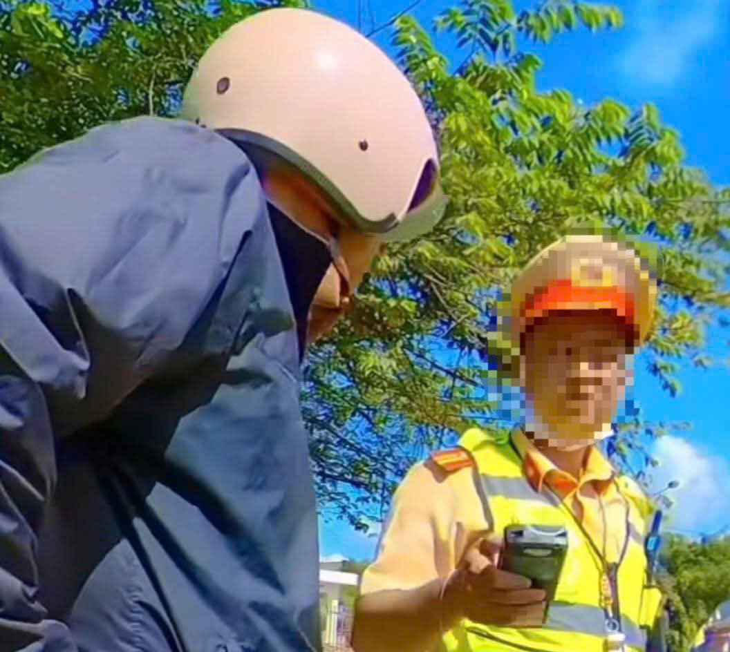 Nói dân 'mồm thối', một CSGT ở Đắk Lắk bị xem xét điều chuyển khỏi lực lượng