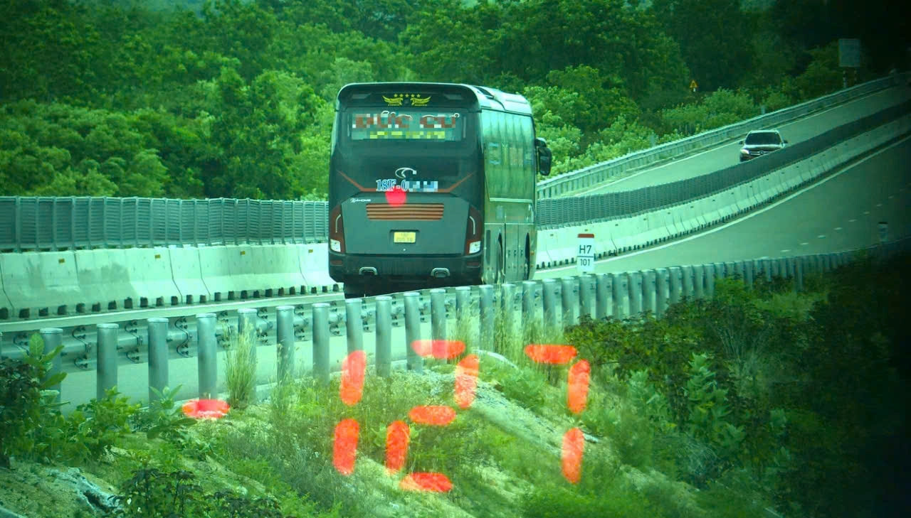 Phạt tài xế xe giường nằm ‘lao’ 127km/h trên cao tốc Cam Lâm- Vĩnh Hảo