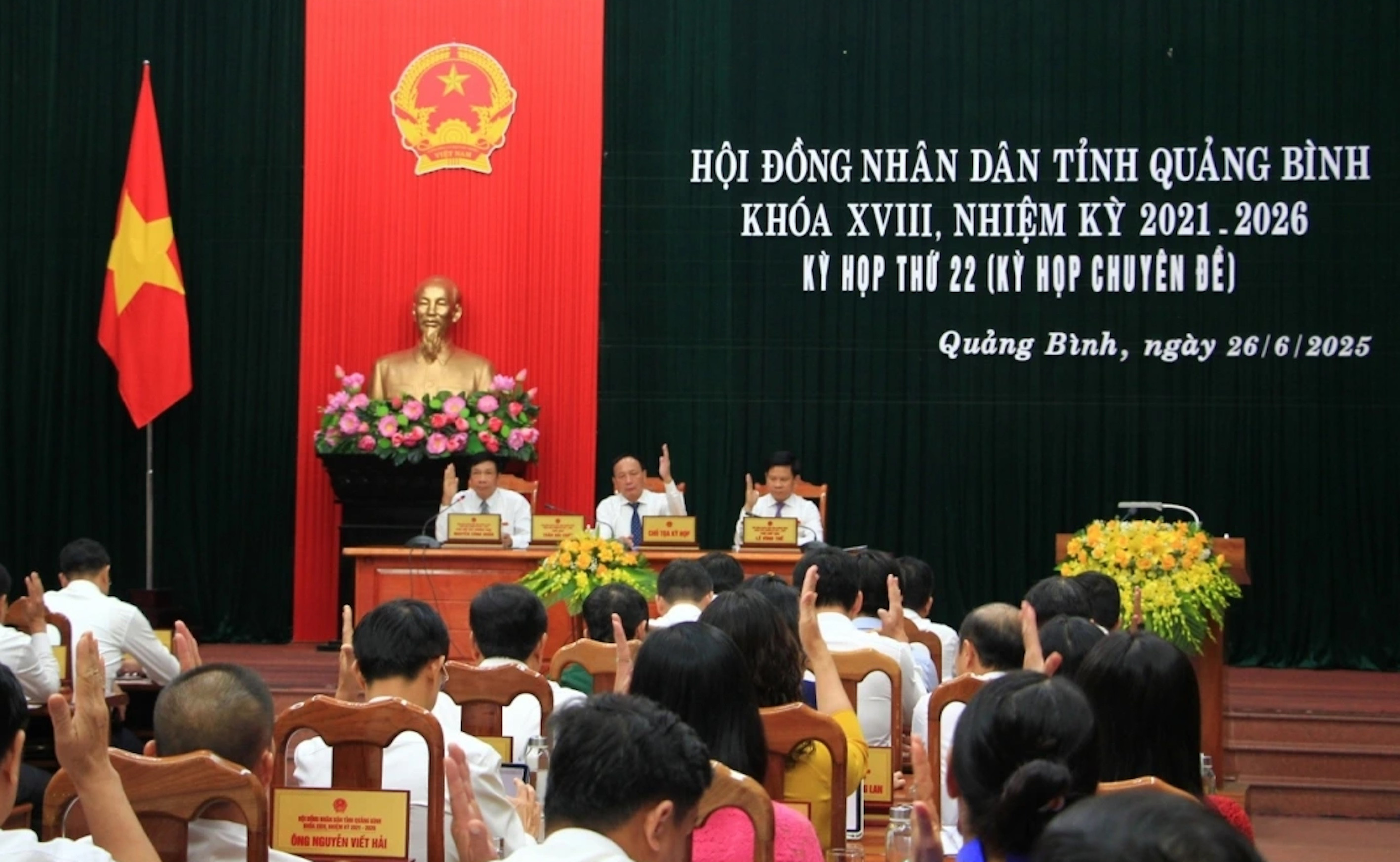 Quảng Bình miễn nhiệm 6 Uỷ viên UBND tại kỳ họp HĐND cuối cùng