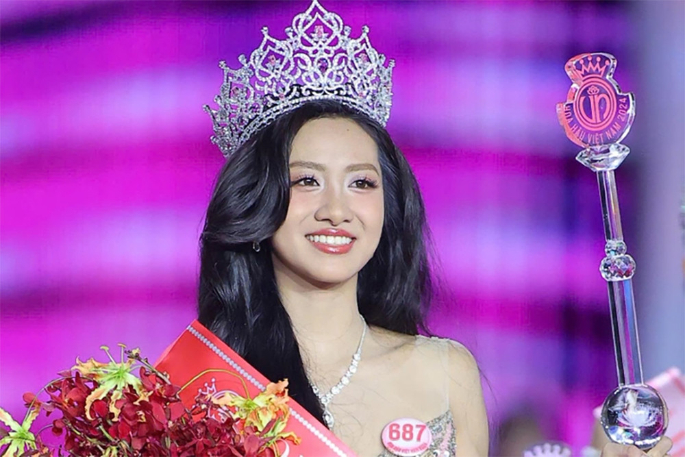 Hà Trúc Linh thành hoa hậu, cả xóm khóc mừng như con cháu mình đi thi