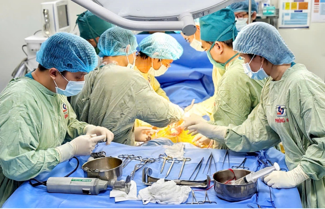 Trắng đêm ghép tạng từ người hiến chết não, hồi sinh 3 cuộc đời