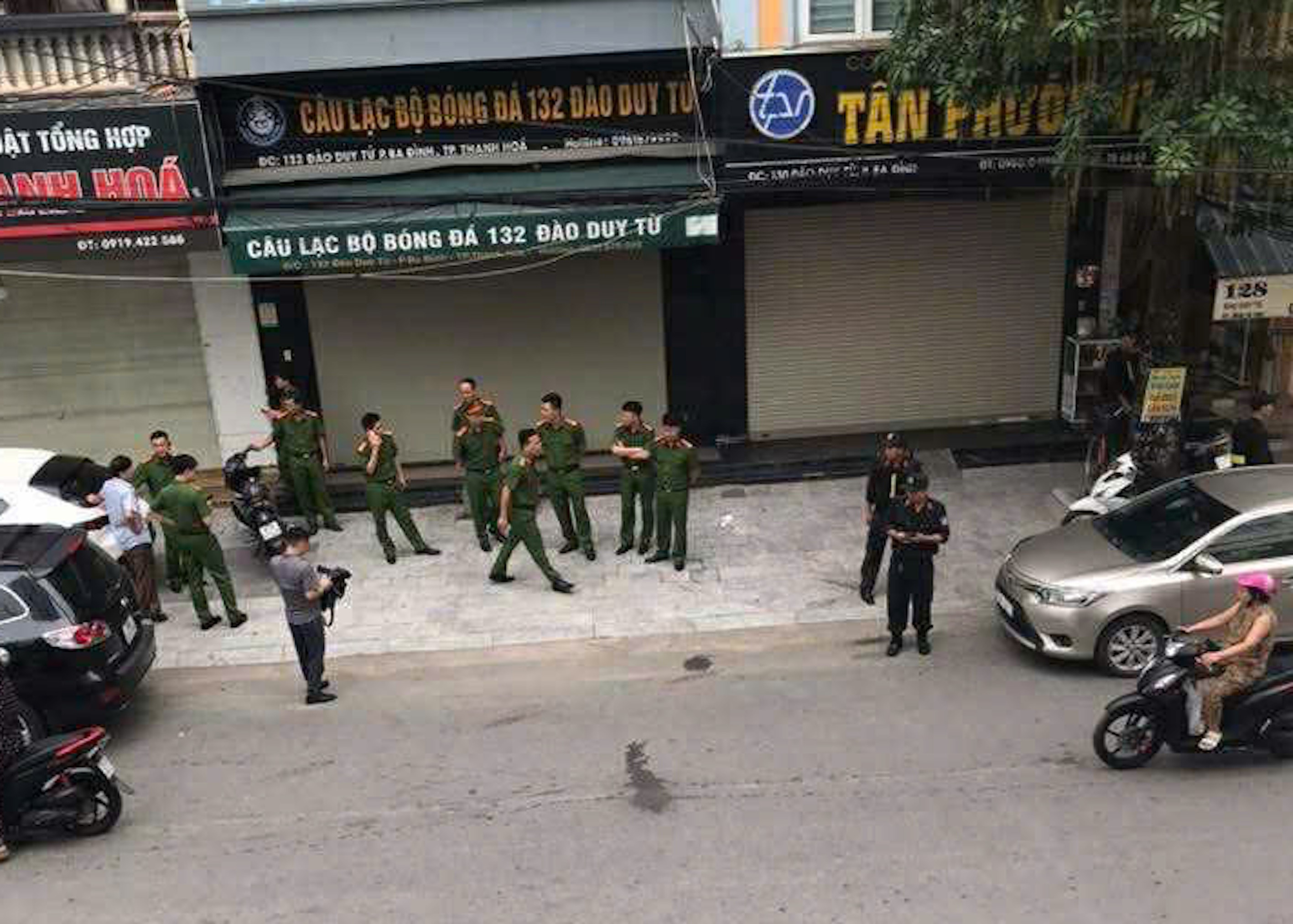 Khám xét nhà trùm giang hồ cộm cán Vi 'ngộ' ở Thanh Hóa