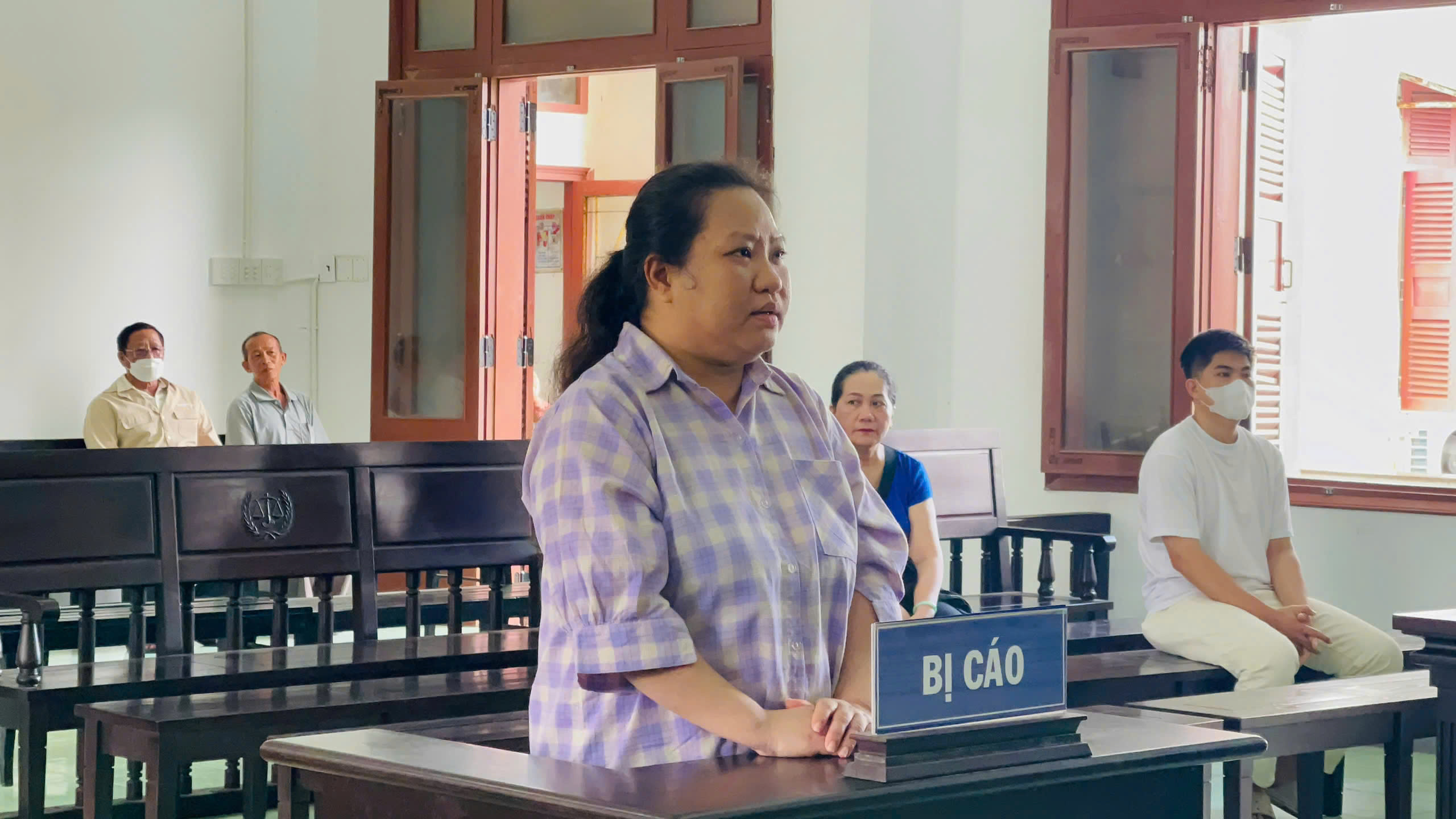 'Nữ quái' Phú Yên dựng kịch bản đổi vé số, lừa 8 người gần 63 tỷ đồng