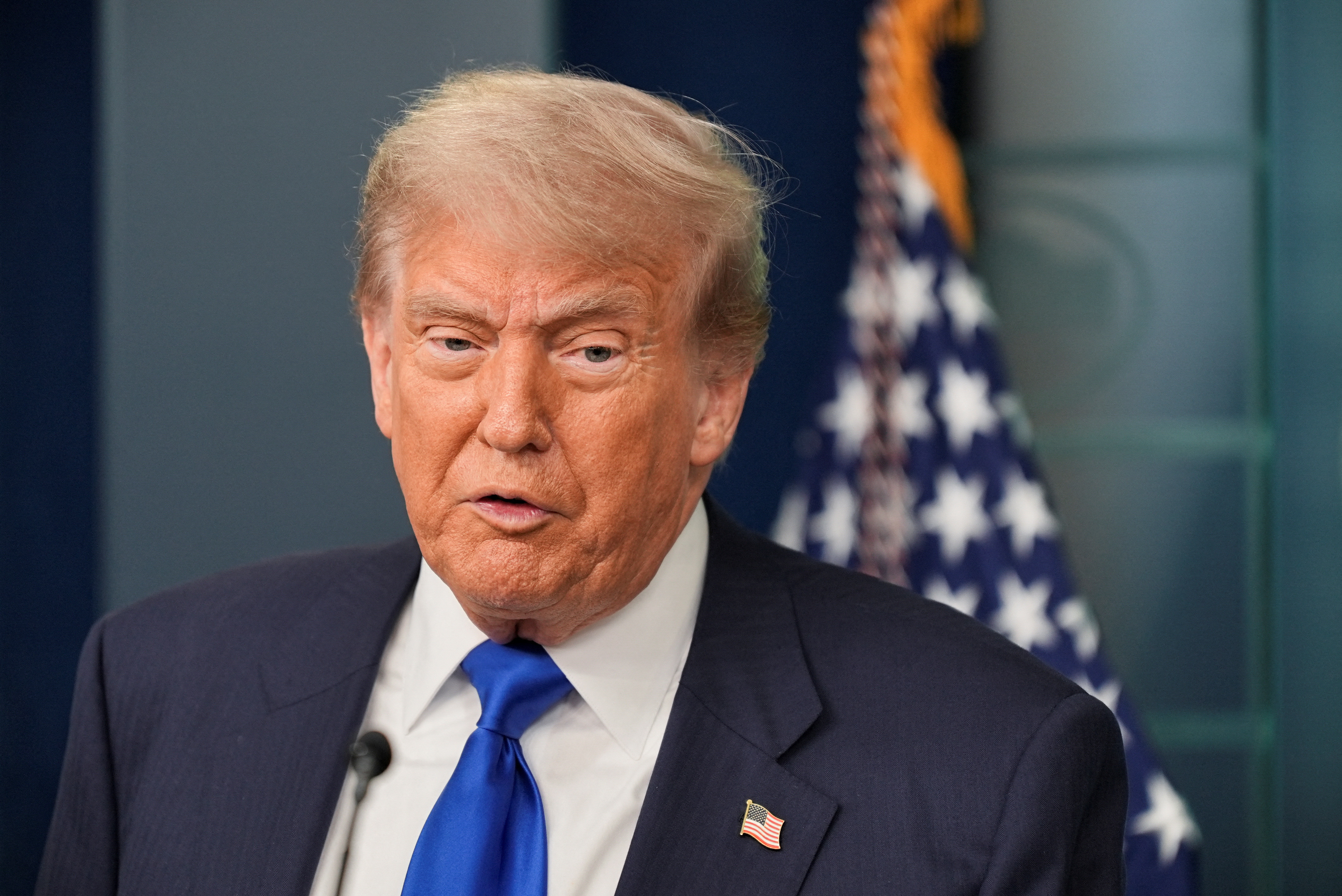 Ông Trump ký sắc lệnh dỡ bỏ trừng phạt Syria sau 20 năm