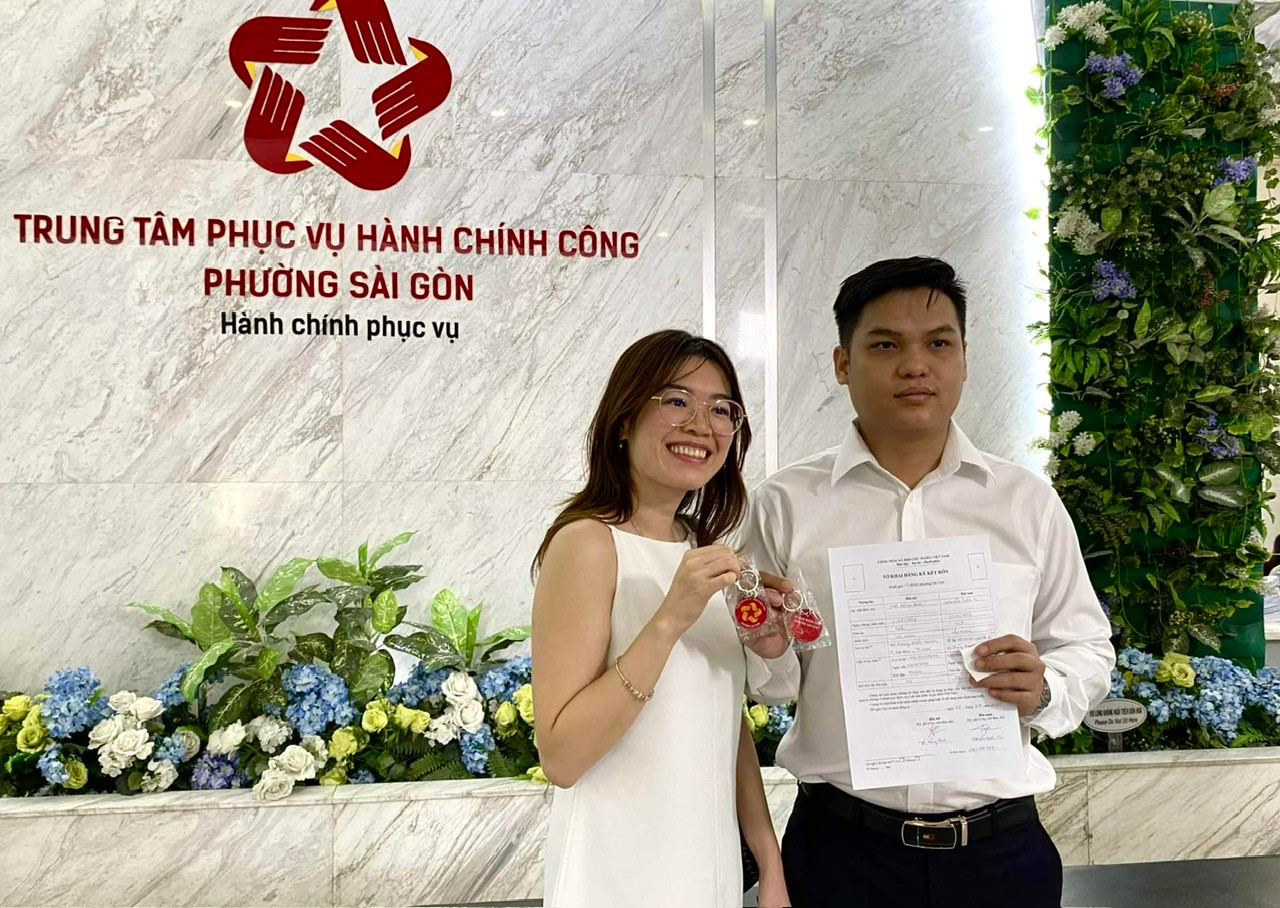 Nhiều cặp đôi chọn ngày đặc biệt của đất nước để đăng ký kết hôn