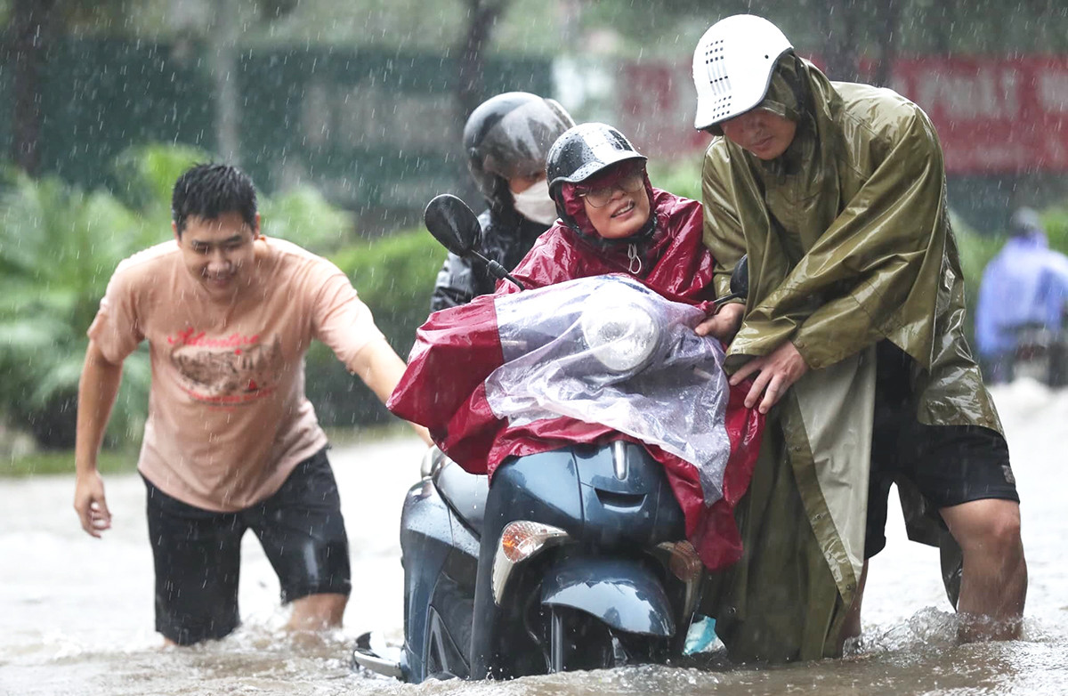 Ngày 4/7, mưa dông từ Bắc vào Nam, Biển Đông khả năng đón áp thấp nhiệt đới