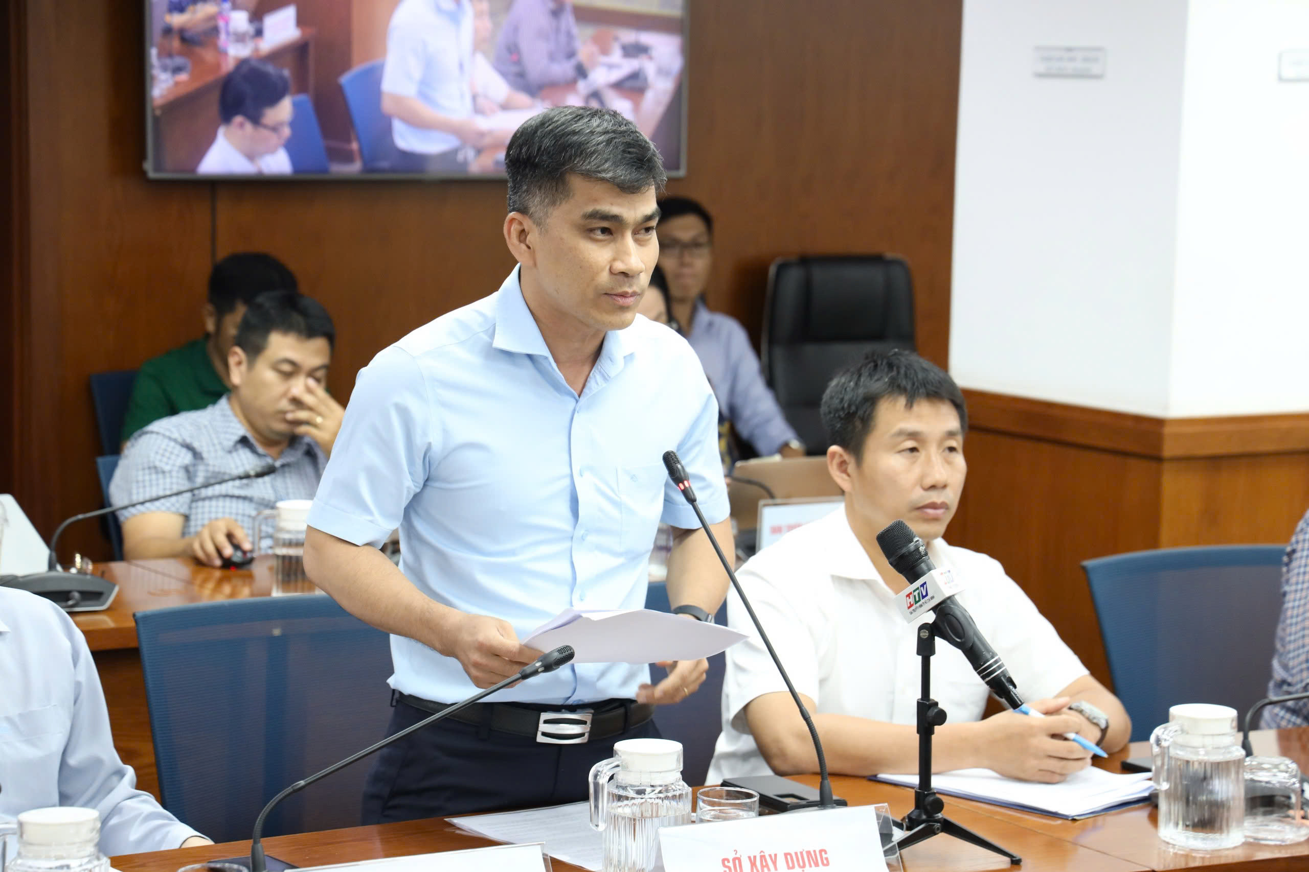 Vì sao sau 3 ngày chỉ có 25 cán bộ đi xe đưa đón miễn phí lên TP.HCM làm việc?