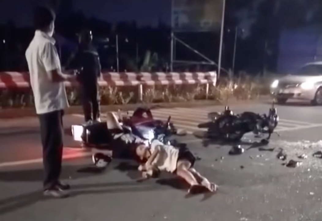 Hai xe máy đối đầu ở TP.HCM, ba người thương vong 