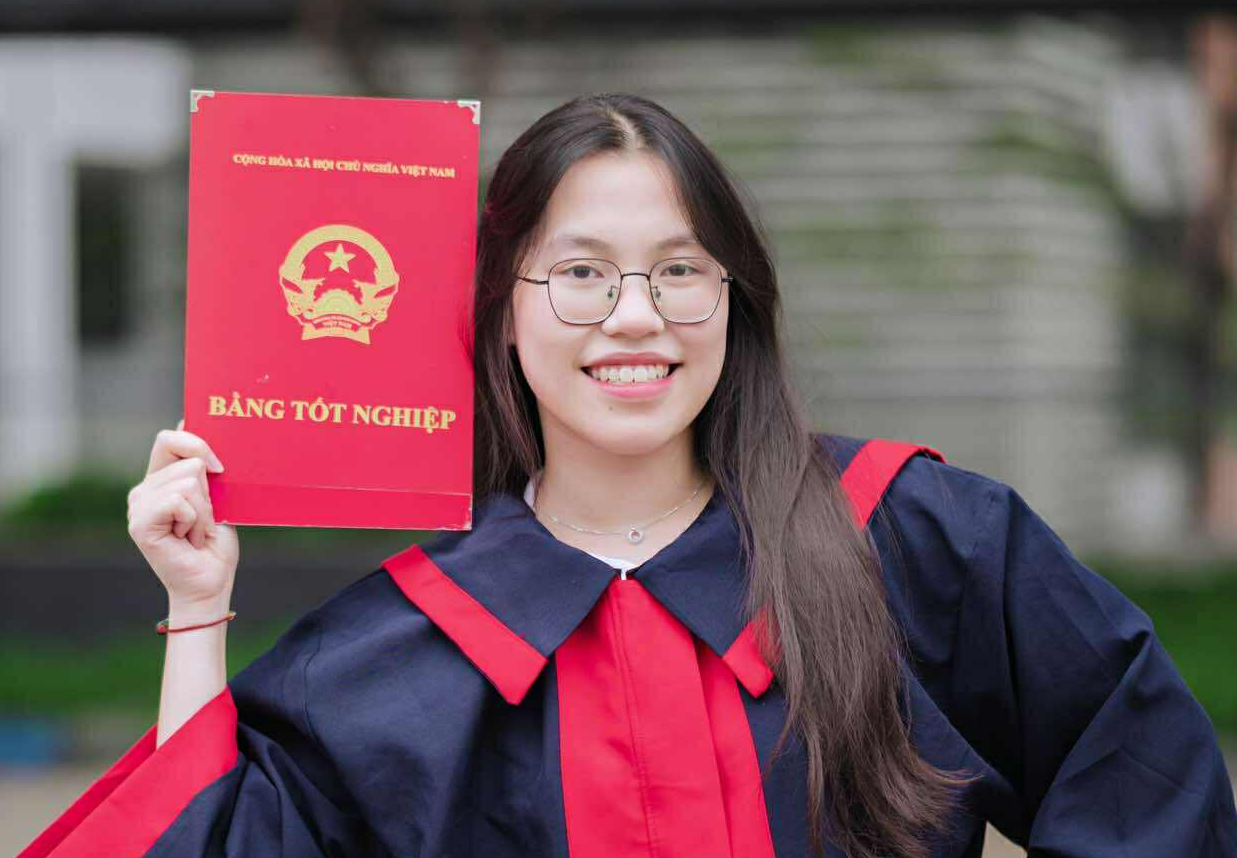 Nữ sinh Hà Nội chinh phục vị trí thủ khoa chuyên Lý sau 2 lần đạt á khoa