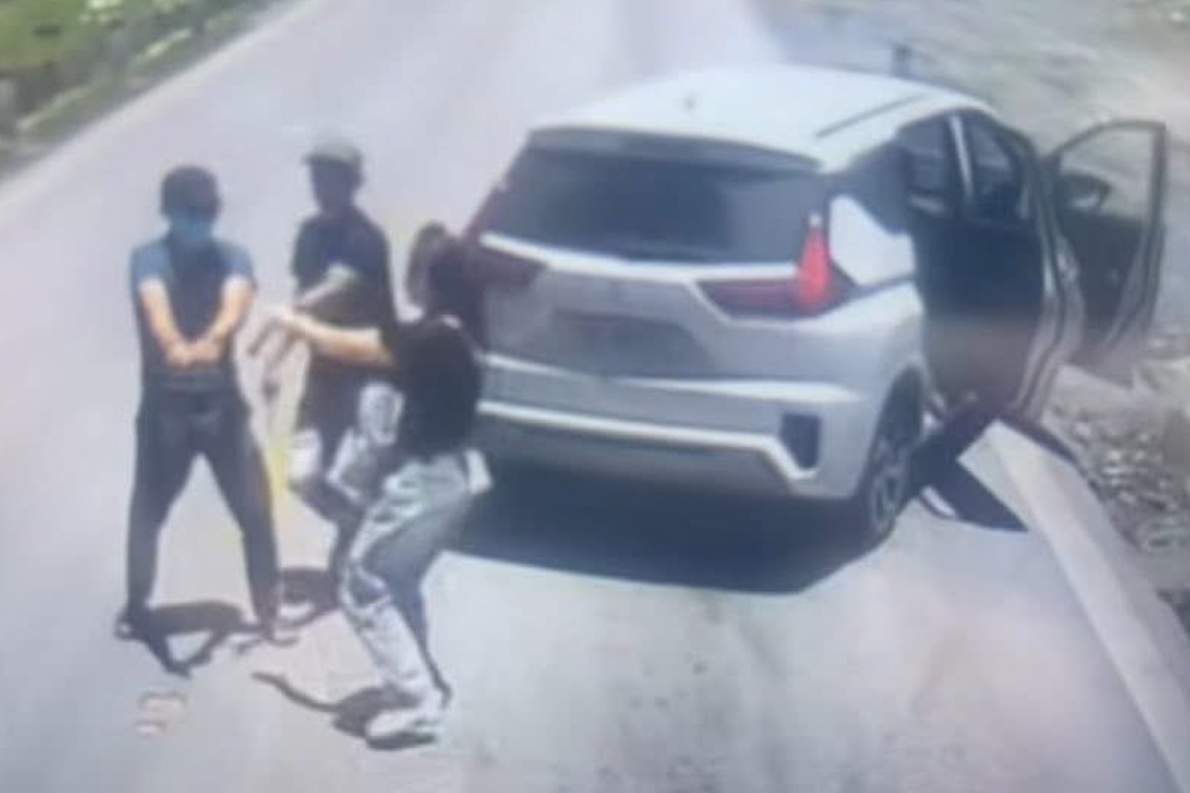 Phú Thọ: Hung hăng cầm vật nghi là súng đe dọa người khác sau va chạm giao thông