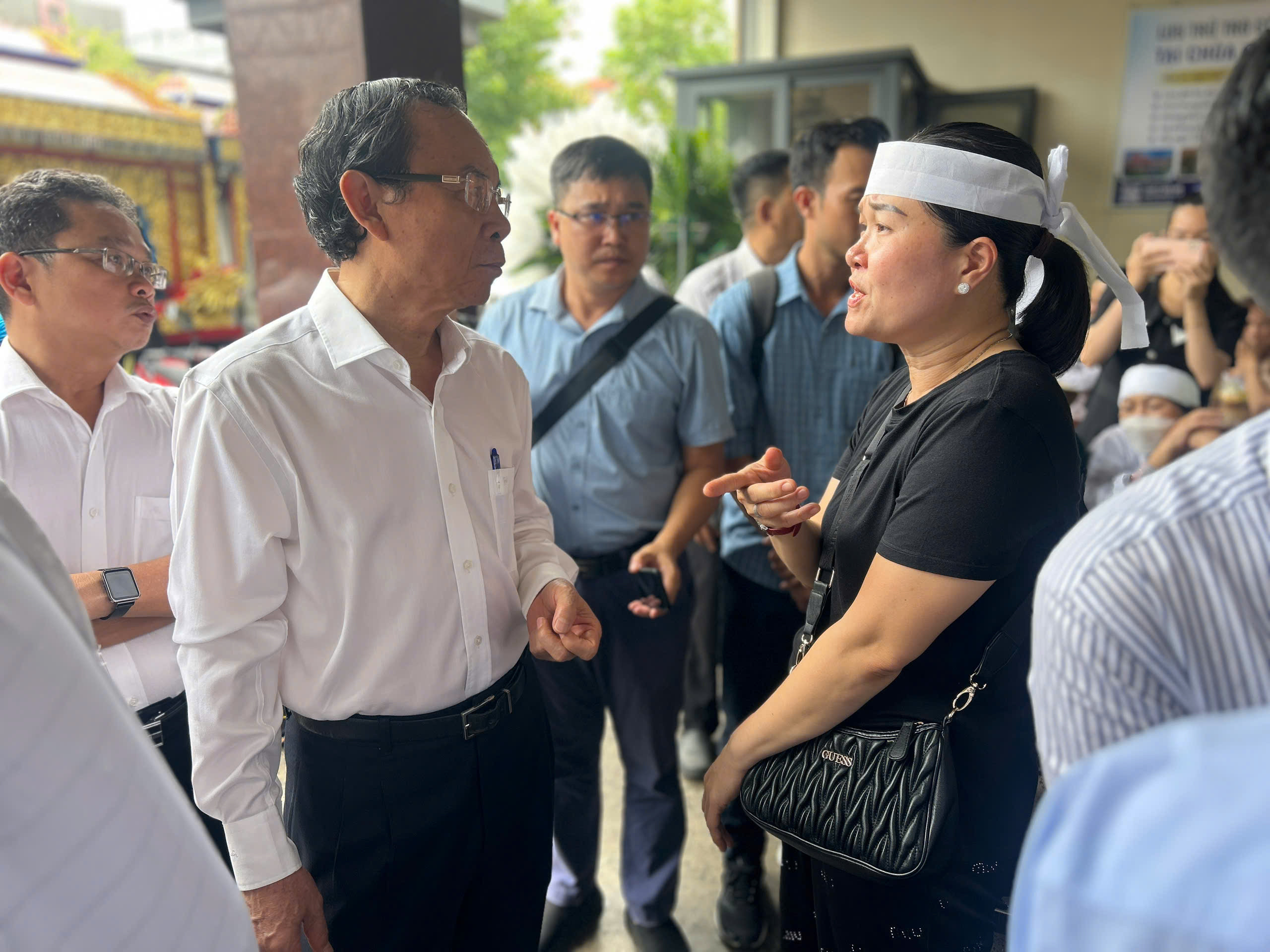 Bí thư Thành ủy TP.HCM viếng các nạn nhân vụ cháy cư xá Độc Lập 