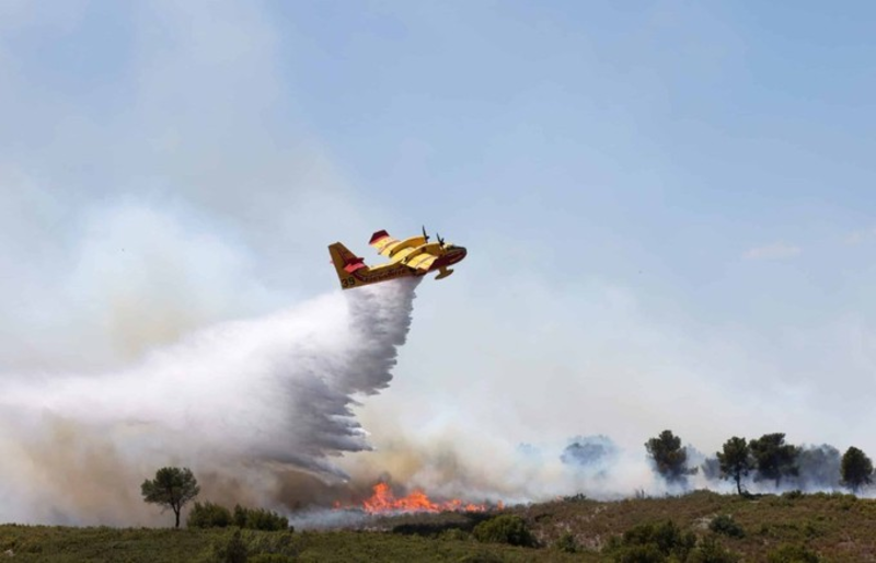 Cháy rừng dữ dội ở Pháp: Sân bay đóng cửa, nhiều chuyến tàu tạm dừng