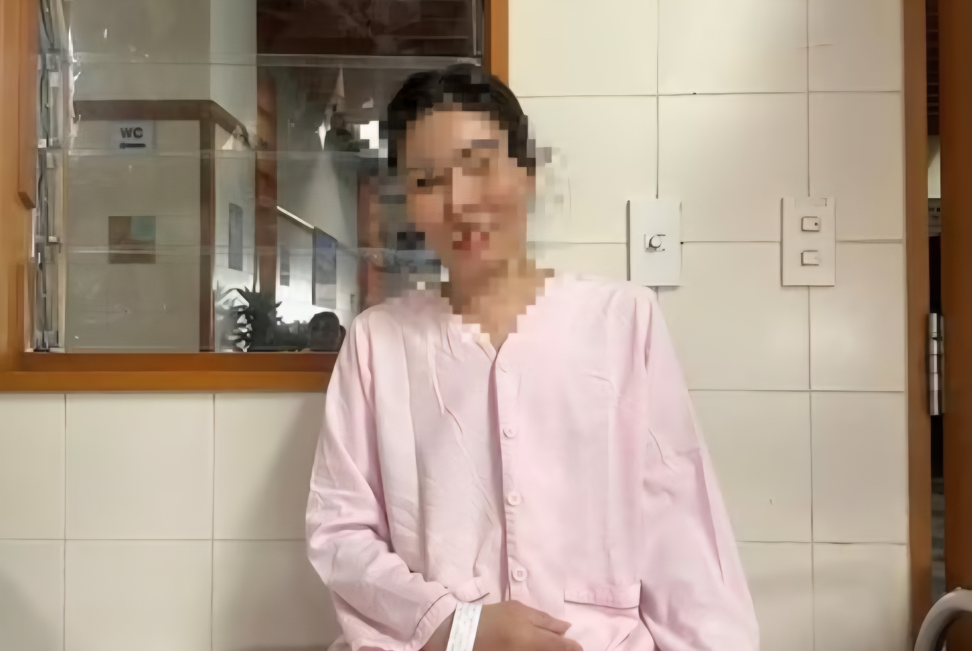 Từ chối cắt khối u để uống thuốc nam, người phụ nữ bụng to như mang thai 8 tháng