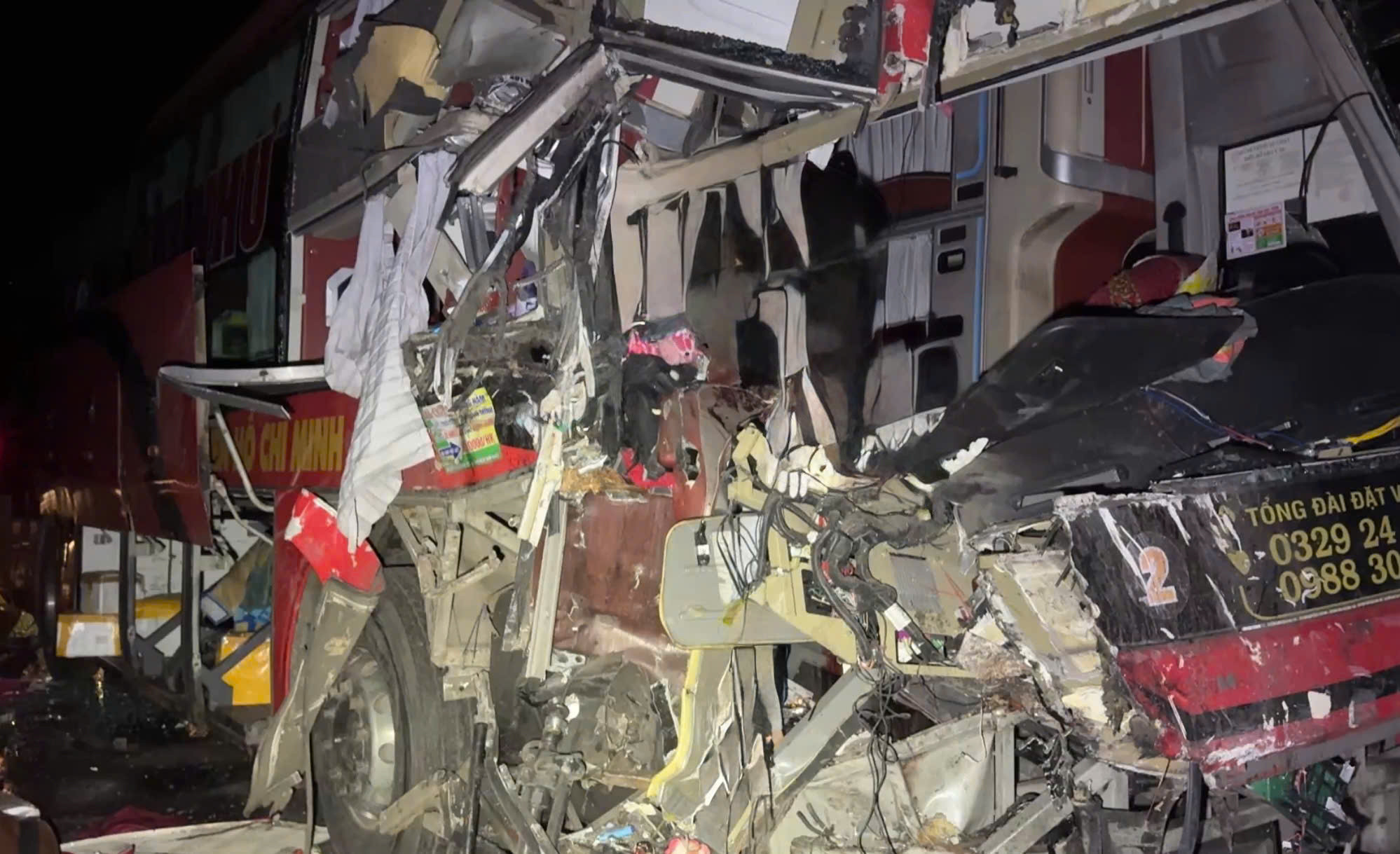 Nguyên nhân ban đầu vụ tai nạn giữa 2 xe khách khiến nhiều người thương vong