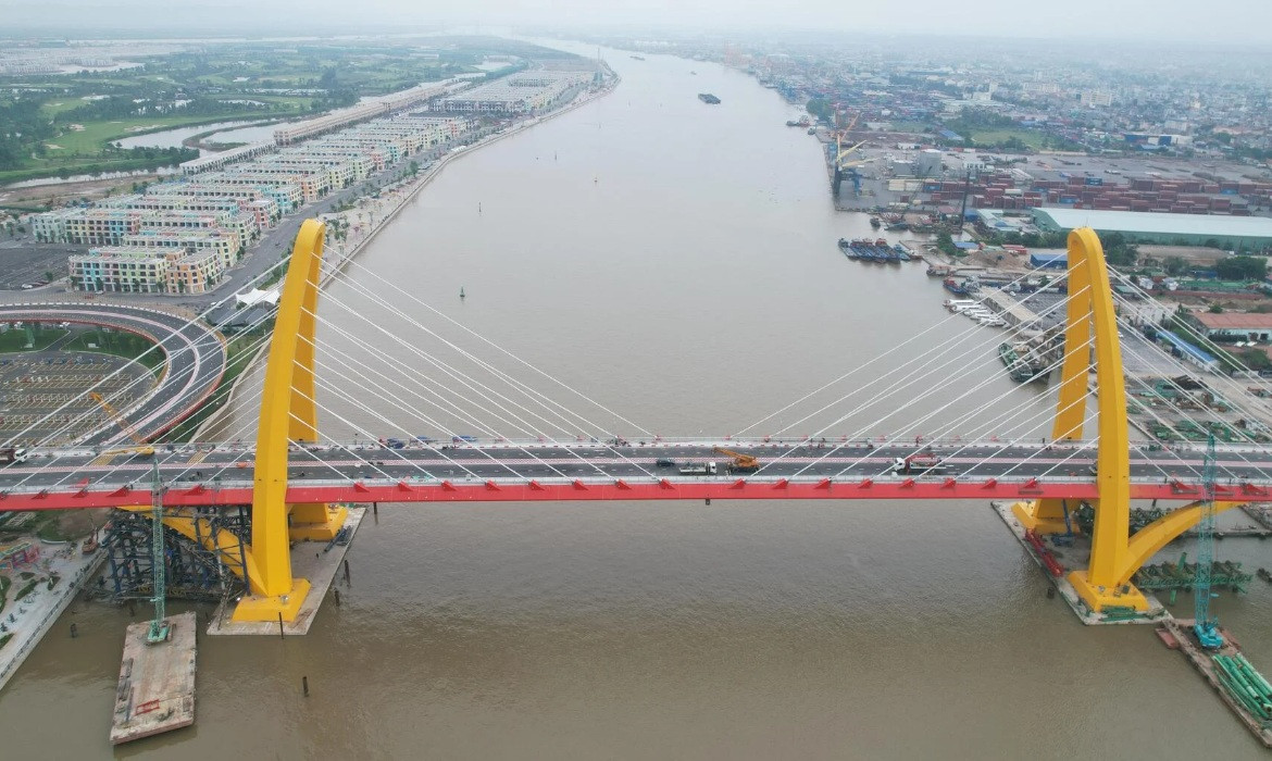 Cận cảnh cầu Hoàng Gia 2.300 tỷ đồng bắc qua sông Cấm trước ngày thông xe 