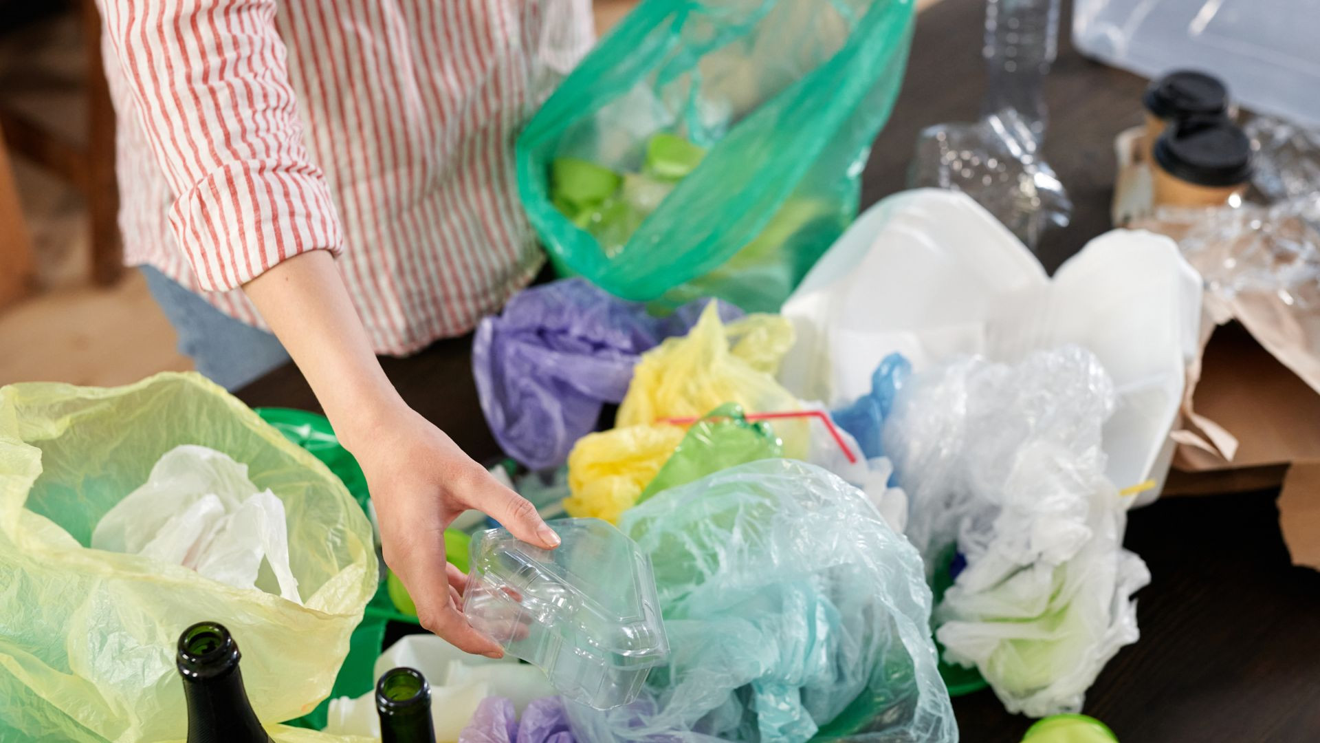 Hà Nội ‘tạm biệt’ túi nilon dùng một lần: Lộ trình xanh đã bắt đầu