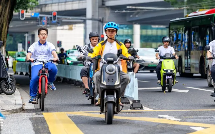  Xe điện dần thay thế xe xăng, người Trung Quốc thích nghi thế nào?