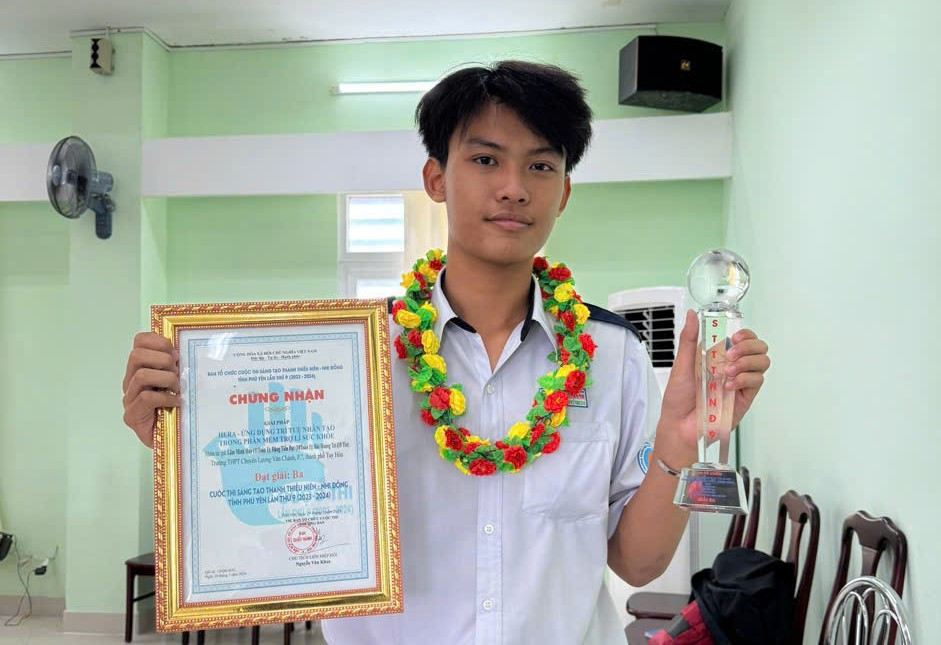 Nam sinh Đắk Lắk mê Toán, giành ngôi thủ khoa khối A toàn quốc